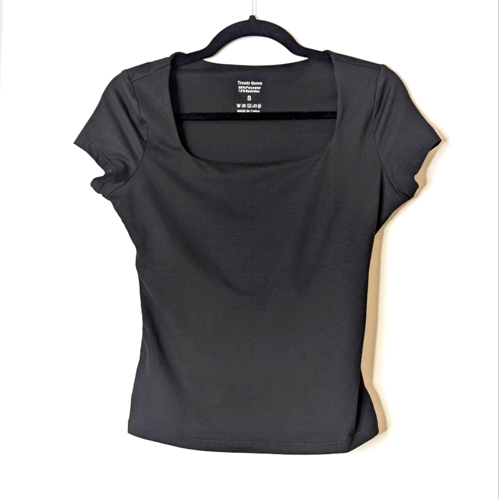 NWOT Trendy Queen Black Stretchy Crop Top
